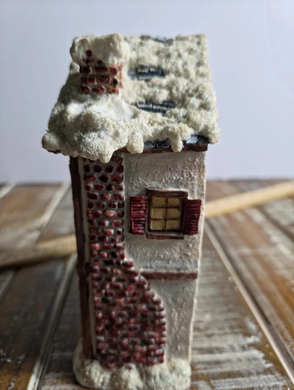 Boyds Bears Miniature Holiday Dollhouse  Cream, Brown, Blue, Yellow 1st Edition